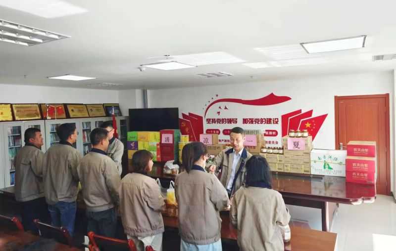 情系職工，夏送清涼&mdash;&mdash;朝物開投公司開展夏日送清涼活動(dòng)