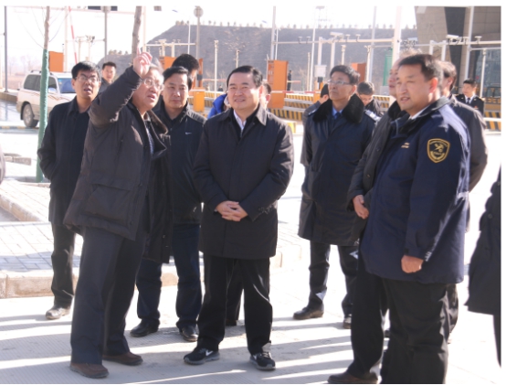 省委副書記、省長郝鵬視察青海曹家堡保稅物流中心