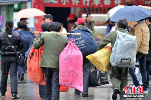 聚焦春節(jié)&ldquo;恐歸族&rdquo;：近鄉(xiāng)情怯，恐懼何來？(圖)